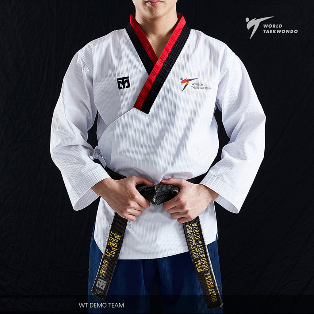 Dobok Poomsae Poom Hombre Mooto, puesto
