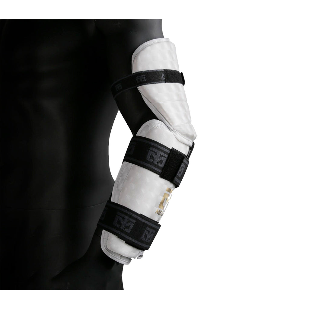 Antebraceras con Codera Mooto