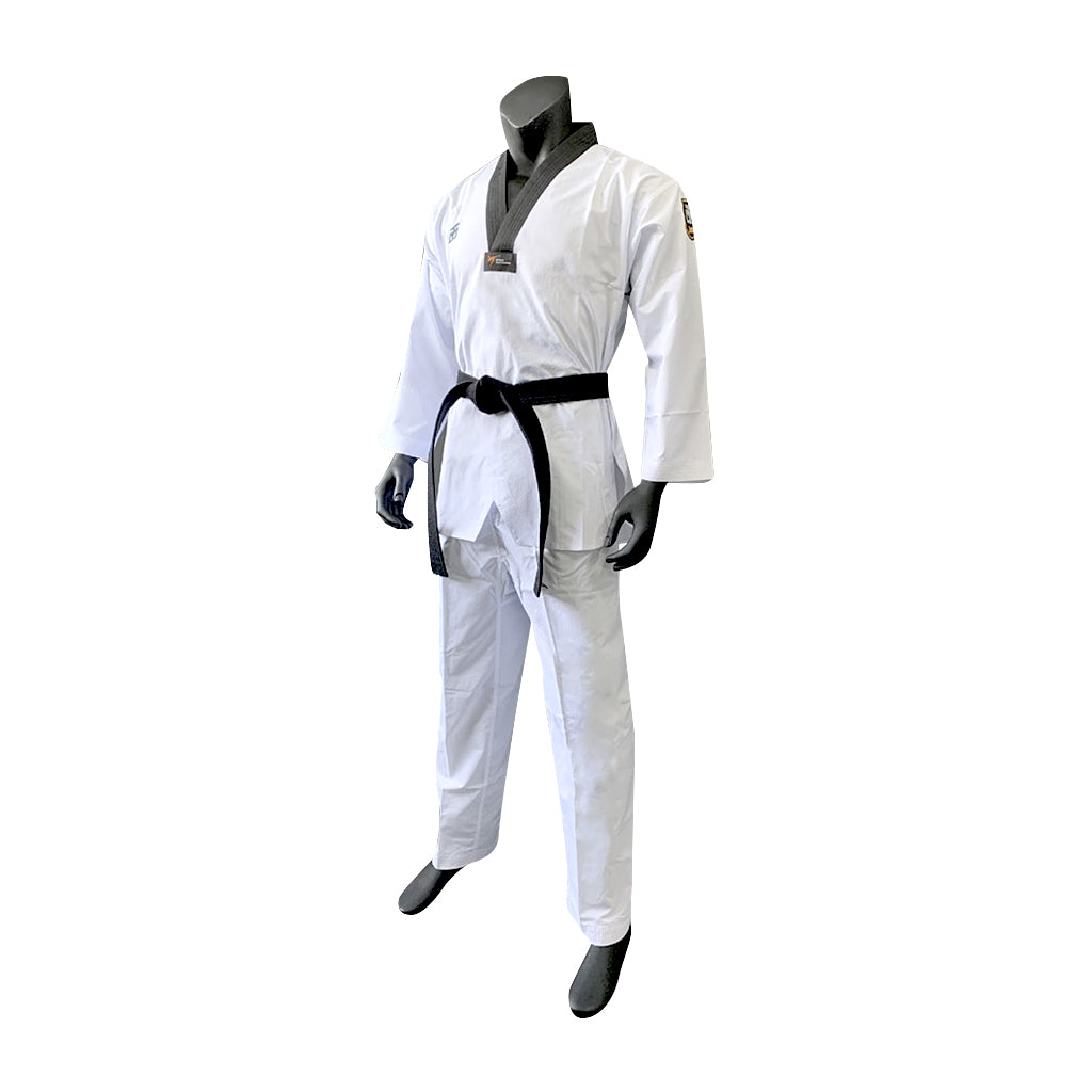 dobok de Taekwondo con cuello negro Korugy diseñado por MTX, vista lateral