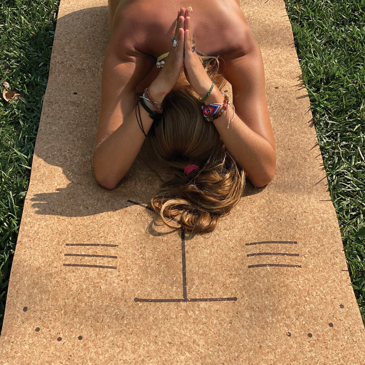 El tapete de yoga Bhumi Gold GEO esta inspirado en el chakra Manipura ubicado en el área del Plexo Solar, fuente de poder personal, autoestima, energía guerrera y poder de transformación.