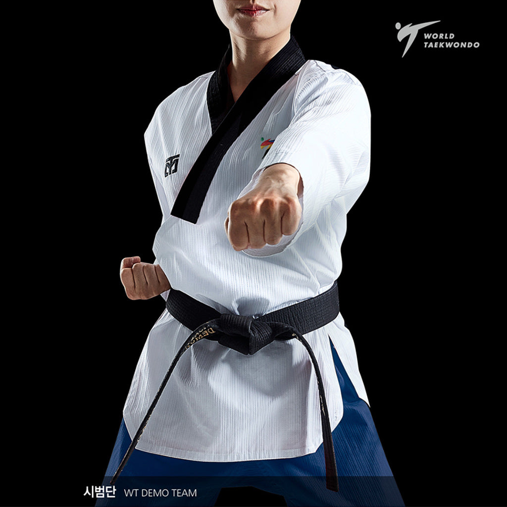 dobok Poomsae Dan mujer Mooto, puesto